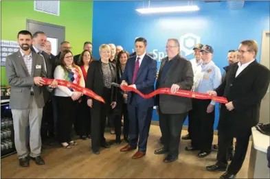  ?? PHOTOS BY LAUREN HALLIGAN — MEDIANEWS GROUP ?? A ribbon-cutting ceremony is held to mark the grand opening of ValuSpace in Halfmoon.