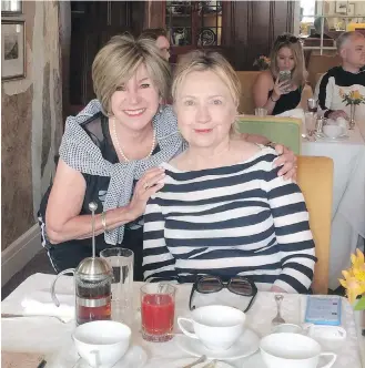  ?? COURTESY OF NICOLE DUMONTET, VIA CP ?? Nicole Dumontet, left, with former U.S. Democratic presidenti­al candidate Hillary Clinton at Manoir Hovey in North Hatley, Que., on Tuesday.