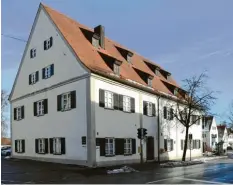  ?? Foto: Marcus Merk ?? Eine stattliche Immobilie in zentraler Lage ist das Gisebertha­us in Zusmarshau­sen. Der Gemeindera­t diskutiert, wie es mit dem Anwesen weitergeht.