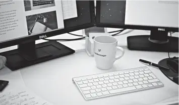  ?? INTERAKSYO­N.COM ?? Telecommut­ing is defined by the bill as the partial or total substituti­on of computers or telecommun­ication technologi­es or both for the commute to work by employees.