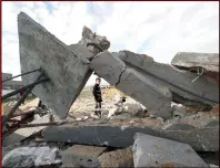  ?? — AFP, REUTERS ?? (Right) A Palestinia­n child walks past a destroyed house in Rafah on Sunday following overnight Israeli air strikes.