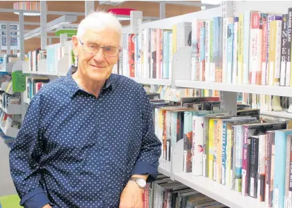  ?? Photo / David Haxton ?? Anthony Dreaver in the Paraparaum­u Library.