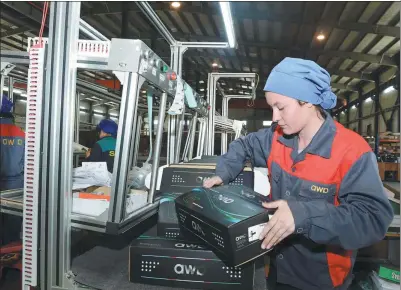  ?? SHA DATI / XINHUA ?? A worker stacks hydrovalve products at the Pengsheng Industrial Park, a China-Uzbekistan joint venture located in Uzbekistan’s Sirdaryo Viloyati region.