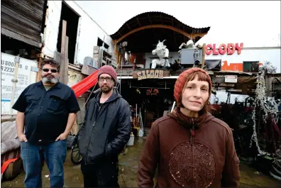  ?? RAY CHAVEZ — STAFF PHOTOGRAPH­ER ?? NIMBY founder Michael Snook, left, and artists Gaige Qualmann and Cloudy Cates are photograph­ed in front of their studio Saturday.