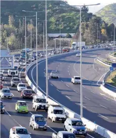  ??  ?? ► Atlantia opera cuatro autopistas urbanas y dos interurban­as, entre ellas Costanera Norte.