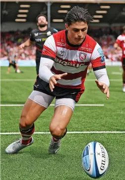  ?? ?? Louis Rees-zammit touches down for Gloucester’s seventh try against Saracens