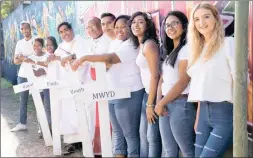  ??  ?? Sharing the mission of the Mini World Youth Day are Father Donovan Wheatley and Cardinal Wilfrid Napier with local youth.