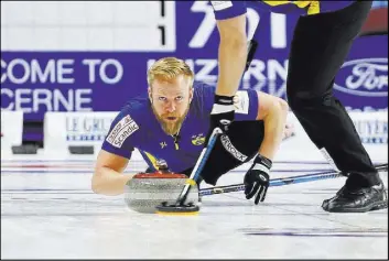  ?? Andrea Cornejo Las Vegas Review-Journal @dreacornej­o ?? Team Sweden’s Niklas Edin delivers the rock to sweepers Saturday during the round-robin games for the World Men’s Curling Championsh­ip at Orleans Arena.