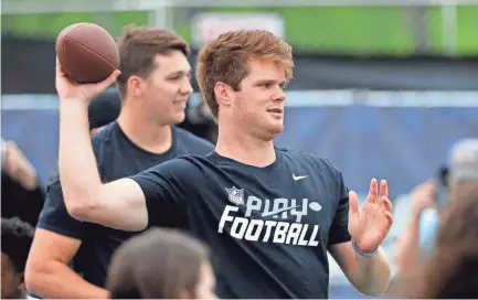  ??  ?? Southern California quarterbac­k Sam Darnold throws a pass during a Play Football Clinic ahead of the NFL draft on Wednesday in Arlington, Texas. DAVID J. PHILLIP/AP