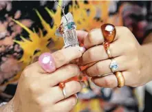  ?? Elizabeth Conley / Staff photograph­er ?? Artist Lyrik Lazard, who evacuated New Orleans with three friends, shows some of her jewelry.