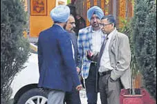  ?? KARUN SHARMA/HT ?? SIT head ADGP Prabodh Kumar (right) with other members after grilling police officers in Chandigarh on Tuesday.