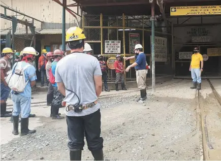  ?? Benguet Corp. photo ?? NEW NORMAL. Miners of Benguet Corporatio­n in Itogon practice social distancing, proper hygiene and wearing of mask.