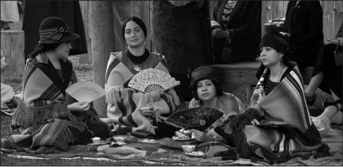  ?? MELINDA SUE GORDON / APPLE TV+ VIA ASSOCIATED PRESS ?? Actors Janae Collins, left, Lily Gladstone, Cara Jade Myers and Jillian Dion in a scene from movie “Killers of the Flower Moon.”