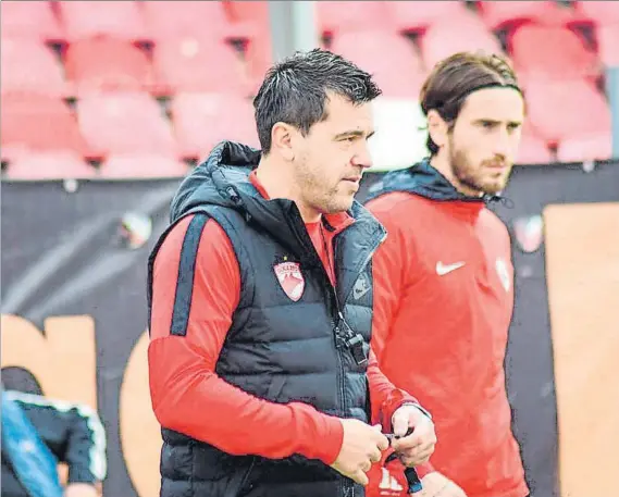  ?? FOTO: RADIO DINAMO ?? Cosmin Contra El rumano, que fue jugador de Alavés y Atlético, entre otros equipos, entrena al Dinamo Bucarest, rival del Athletic en la primera previa que deberán jugar los leones