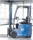  ??  ?? Sieht aus wie ein Gabelstapl­er, kann aber viel mehr: der Innovation Forklift.