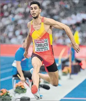  ?? FOTO: AP ?? Pablo Torrijos, en pleno esfuerzo durante uno de sus saltos en la final de triple salto