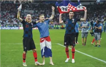  ?? | GETTY IMAGES ?? Mandzukic (derecha) fue el encargado de darle el triunfo a los croatas.