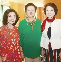  ??  ?? Carrie Bautista, celebrator Estela Lopez and Mabel Abaño