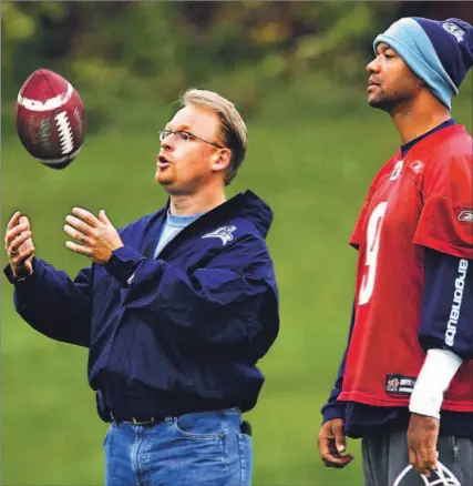  ?? HANS DERYK/TORONTO STAR ?? When Toronto Argonauts president Keith Pelley — here with quarterbac­k Damon Allen at practice — was offered the job in 2003, even his wife had her doubts. But Pelley had a gut feeling he could revive the Boatmen. ‘‘I’ll never have another challenge...