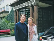 ??  ?? Klausjürge­na Wussowa proslavila je uloga prof. dr. Klausa Brinkmanna, dok je njegovu suprugu glumila austrijska glumica Gaby Dohm
