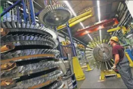  ?? / SEAN GALLUP (GETTY) ?? Fábrica de turbinas de Siemens en Berlín, en 2010.