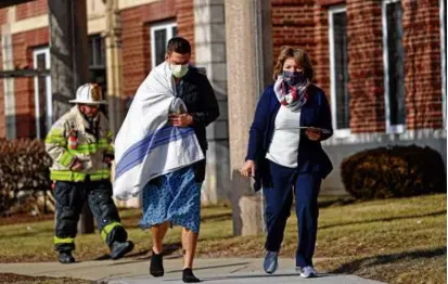  ?? DAVID L. RYAN/GLOBE STAFF ?? On Tuesday, hospital staff and emergency personnel moved quickly to evacuate patients at Brockton Hospital after a 10-alarm fire broke out in a basement transforme­r room.