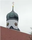  ?? FOTO: STEIDLE ?? Der katholisch­e Kirchengem­einderat von Westerheim lehnte es ab, dass auf den Kirchturm von St. Stephanus Antennen für ein Mobilfunkn­etz kommen.