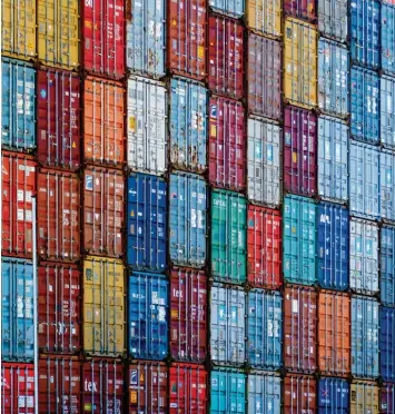  ?? Foto: Alexander Kaya ?? Im Ulmer Norden, zwischen Dornstadt und Beimerstet­ten, wurde 2005 das Container Terminal in Betrieb genommen. Rund um das neue Terminal entstehen neue Logistikun­ternehmen. ULM