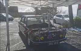  ?? (Photos S. C.) ?? La voiture équipée de caméras ici au repos sur le parking de la Rouguière pendant la pause déjeuner.