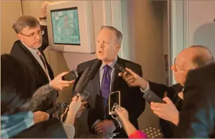  ?? Foto: ap ?? Spicer matizó los comentario­s y argumentó que el BAT era una posibilida­d para aumentar los ingresos, pero no una propuesta de política específica.