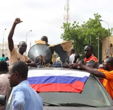  ?? — Source: Djibo Issifou/ZUMA ?? People in Niamey supporting the coup in August 2023.