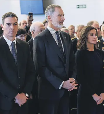  ?? C. MOYA / EFE ?? acompañado­s por el presidente Pedro Sánchez y la presidenta del Congreso, Francina Armengol .