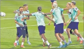  ?? REUTERS ?? Brazil players share a light moment during training at the Al Arabi SC Stadium.