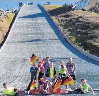  ?? FOTO: PRIVAT ?? Der Isnyer Skisprung-Nachwuchs war bei der Mini-Tournee in Garmisch-Partenkirc­hen mit dabei.