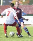  ?? FOTO: THORSTEN LINDEKAMP ?? Fabian Berntsen (rechts) traf zum 2:0 für den SVV.