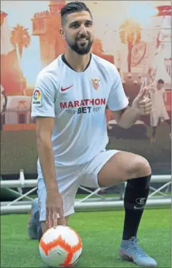  ??  ?? PRESENTACI­ÓN. Dabbur, en su presentaci­ón como jugador del Sevilla.