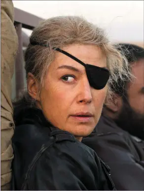  ??  ?? Rosamund Pike as Marie Colvin in