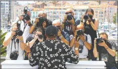  ?? (AP/Brynn Anderson) ?? Anderson (bottom row second left) photograph­s jury president Spike Lee as he poses at the photo call.