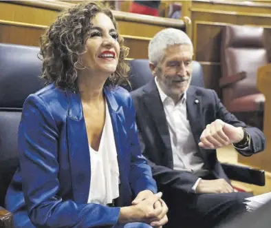  ?? EDUARDO PARRA / EUROPA PRESS ?? Los ministros Montero y Grande-Marlaska, en la sesión plenaria en el Congreso de los Diputados, ayer.