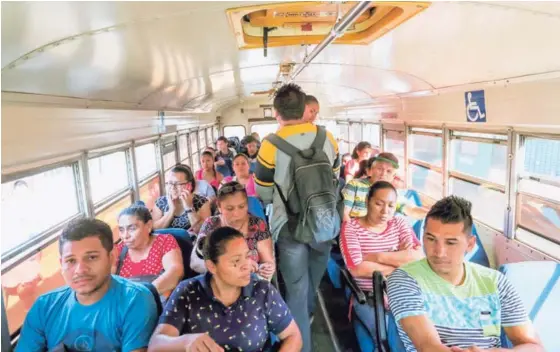  ?? ALONSO TENORIO ?? El paro de buses afectó a unas 60.000 personas y fue aprovechad­o por transporti­stas informales para ofrecer sus servicios.