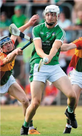  ?? MATT BROWNE/SPORTSFILE ?? Limerick’s Kyle Hayes drives homes the opening goal despite the efforts of Carlow’s Diarmuid Byrne (L) during Saturday’s All-Ireland SHC preliminar­y quarter-final at Netwatch Cullen Park