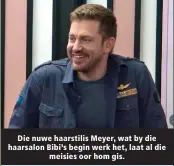  ?? ?? Die nuwe haarstilis Meyer, wat by die haarsalon Bibi’s begin werk het, laat al die meisies oor hom gis.