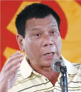  ??  ?? Rodrigo Duterte a également annoncé qu’il donnerait à la police le droit de « tirer pour tuer » lors d’opérations contre des criminels et ceux qui résisterai­ent aux arrestatio­ns.