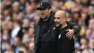  ?? ?? Jürgen Klopp et Pep Guardiola lors de City-Liverpool, le 10 avril 2022