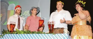  ?? Foto: Tobias Kurz ?? Die scheinheil­igen drei Bierkönige und Bavaria beim Nordendorf­er Starkbierf­est: (von links) Matthias Reiner, Thomas Hohler, Stefan Kaiser und Stefanie Fuchsberge­r.