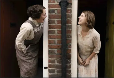  ?? PARISA TAGHIZADEH — SONY PICTURES CLASSICS ?? Olivia Colman, left, with Jessie Buckley in “Wicked Little Letters.”