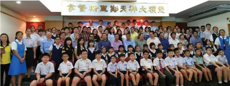  ??  ?? Associatio­n leaders and student recipients in a photo call during the ceremony.