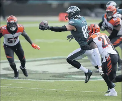  ?? BRAD PENNER — ASSOCIATED PRESS ?? Eagles tight end Zach Ertz, making a one-handed catch between two Bengals defenders last Sunday, is focused on getting the Eagles their first win of the season, not on his contract uncertaint­y past this season.