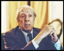  ??  ?? CRUCES. Borges y el ensayista Roger Caillois mantuviero­n una encendida polémica alrededor del género.