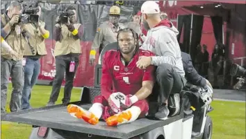  ?? Rick Scuteri Associated Press ?? CARDINALS quarterbac­k Kyler Murray is carted off after suffering a noncontact injury in the first quarter.